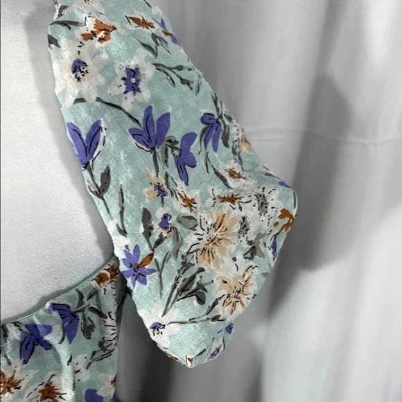 ASTR Floral Puff Sleeve Dress Size Medium - Picture 5 of 9